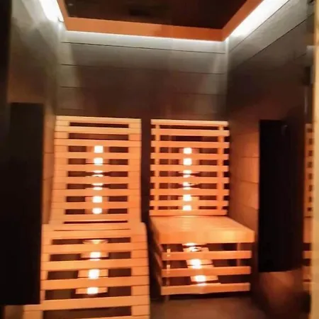 Delfin アパートホテル 3*