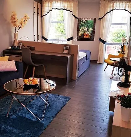 Delfin アパートホテル 3*