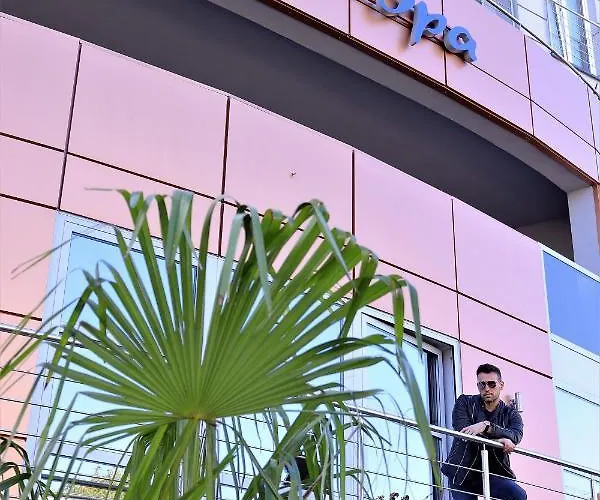 Delfin Aparthotel 3*